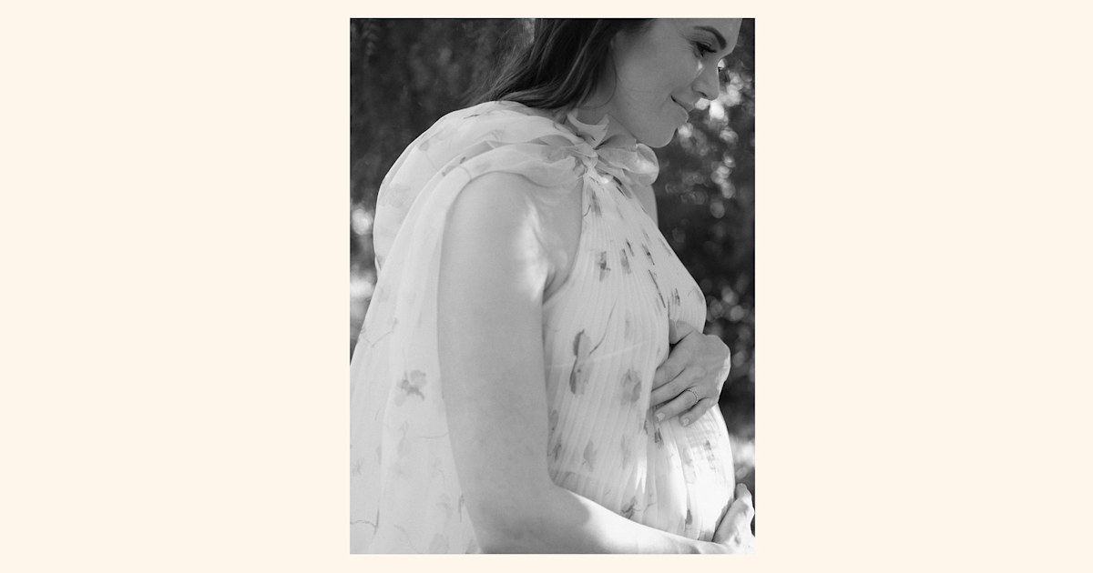 Mandy Moore shares new pregnancy photo 'Almost there'