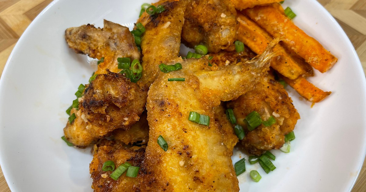 How to make chicken wings and sweet potato fries in air fryer