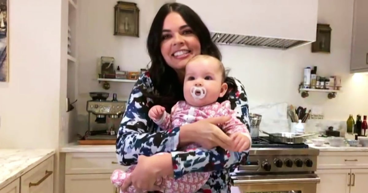 Katie Lee Biegel shows off baby daughter Iris on TODAY(01)