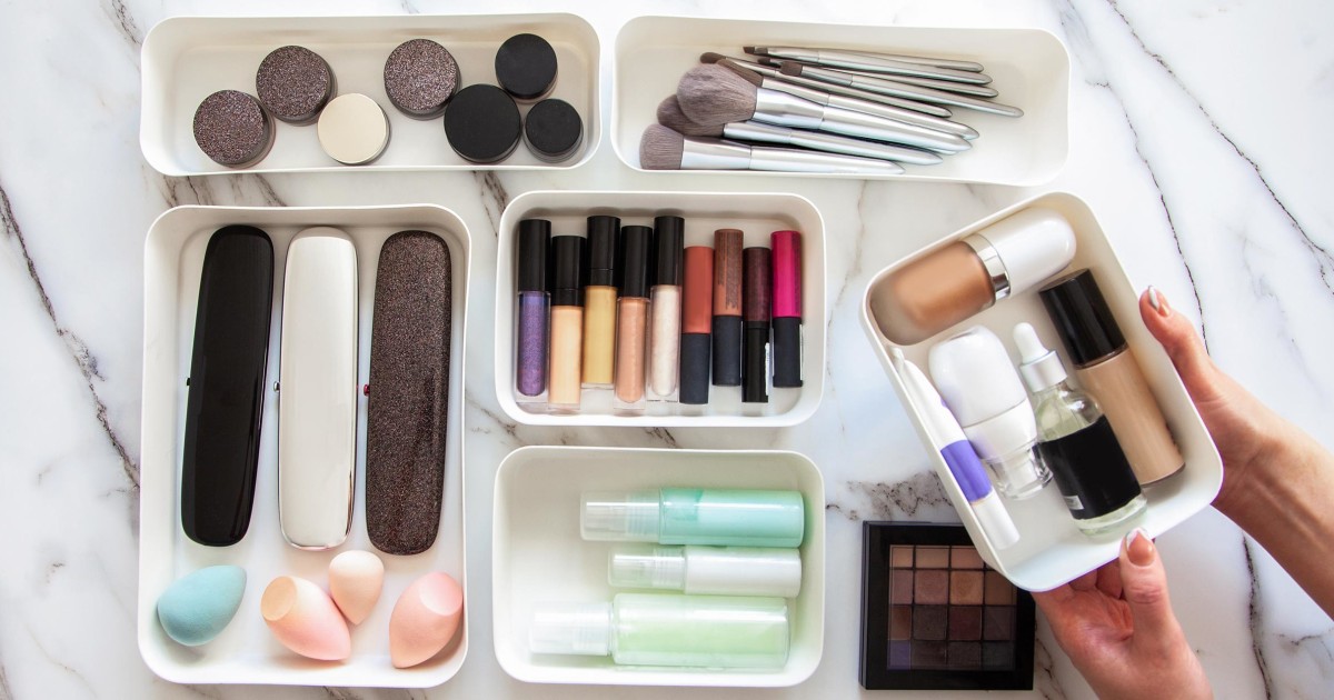 Pink powder beauty activity makeup cabinet makeup car storage