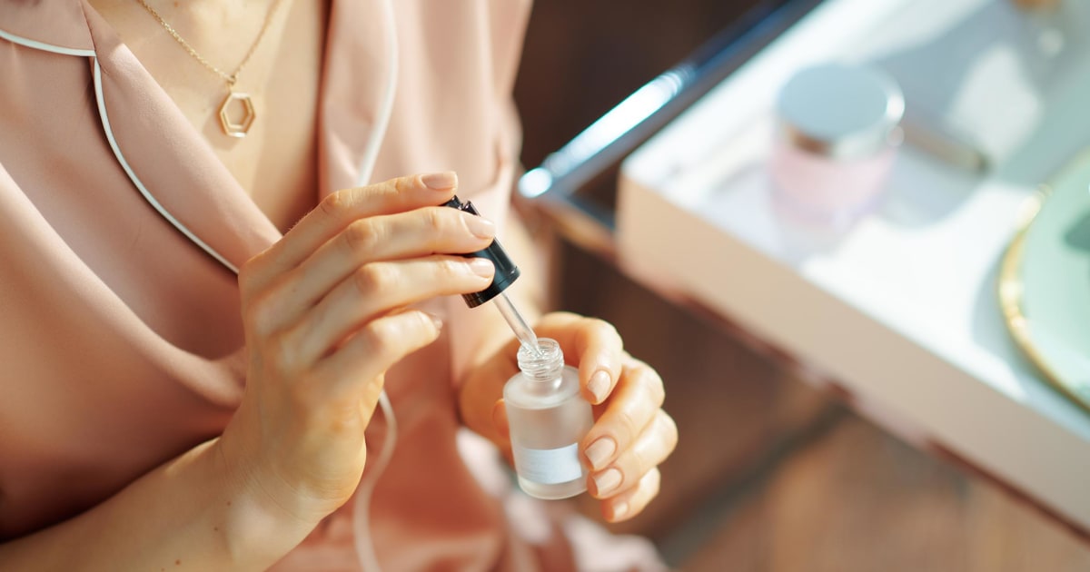 The 13 best vitamin C serums glowing skin, according to derms