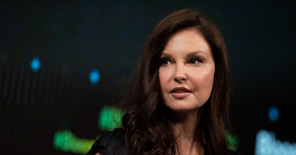 Ashley Judd says she 're-enrolled herself' in therapy after photos