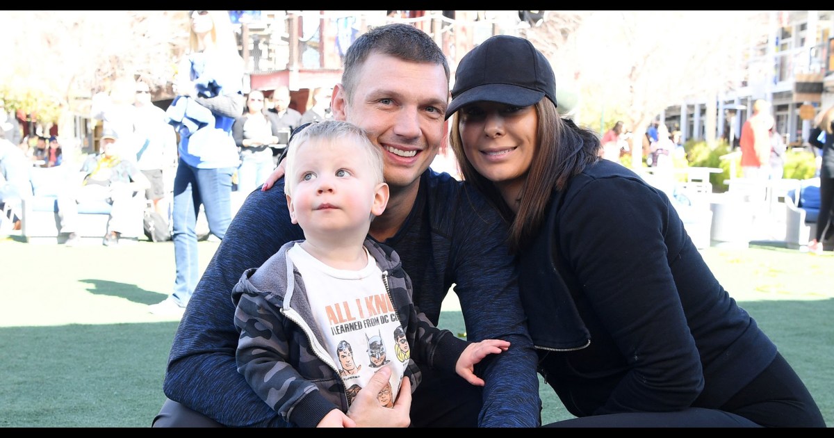 Nick Carter shares 1st pic of newborn baby after hospital stay(02)