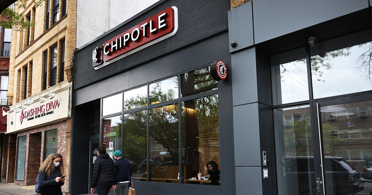 Chipotle hikes prices to cover the cost of raising wages Chipotle hikes prices to cover the cost of raising wages