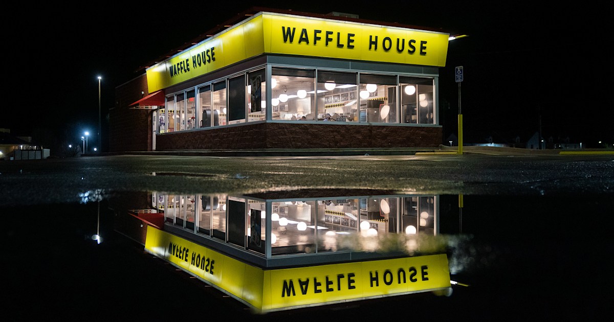 man live tweets his overnight stay at waffle house after losing bet