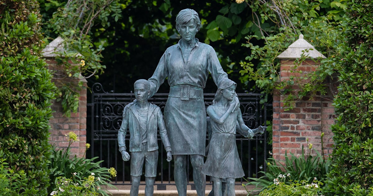 See photos of new Princess Diana statue at Kensington Palace