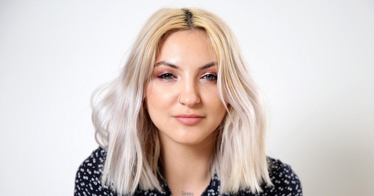 Julia Michaels' Blue Hair Transformation: See Her Bold New Look - wide 8