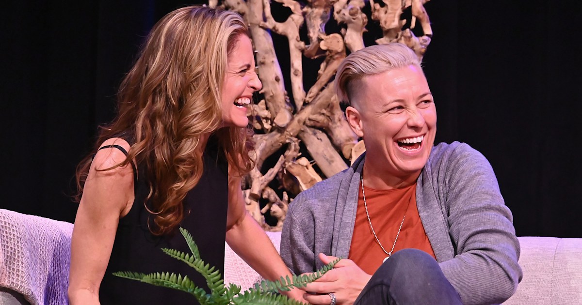 Glennon Doyle and Abby Wambach praise teacher for asking kids' pronouns(01)