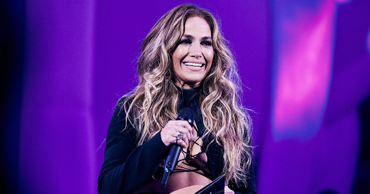 Jennifer Lopez Stuns In Jaw Dropping Lace Up Outfit At The Vmas