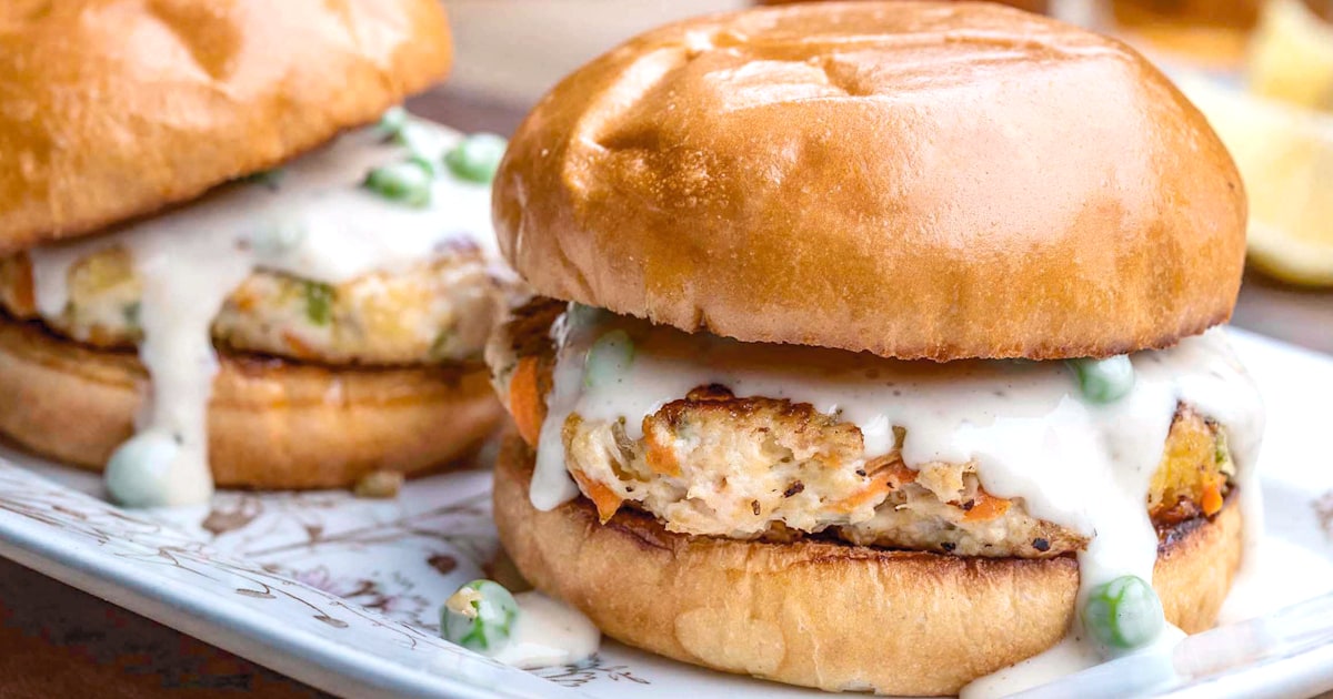 Trisha Yearwood's Chicken Potpie Burgers Recipe