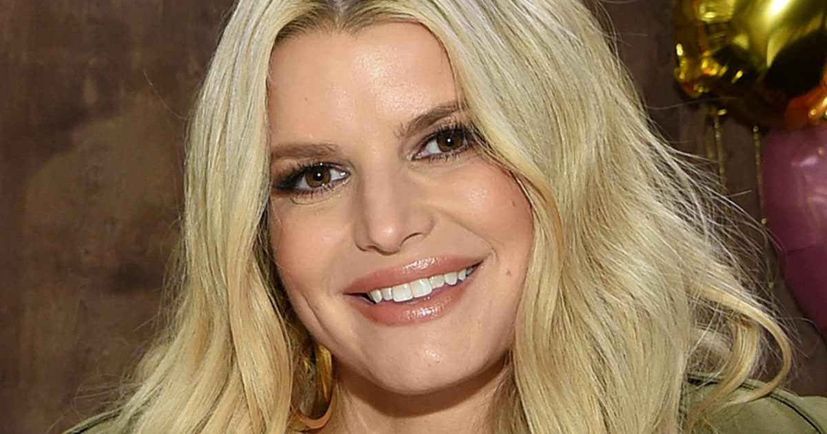 Weight-loss champ Jessica Simpson returns to the gym - TODAY