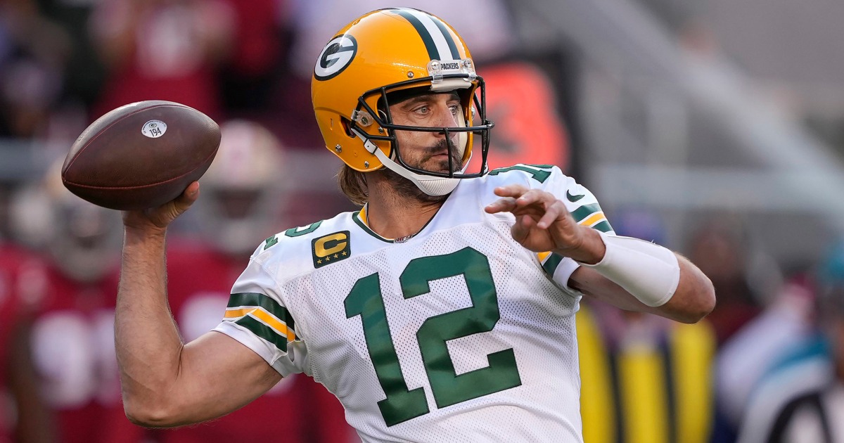 Aaron Rodgers Says He Will Remain with Packers Next Season