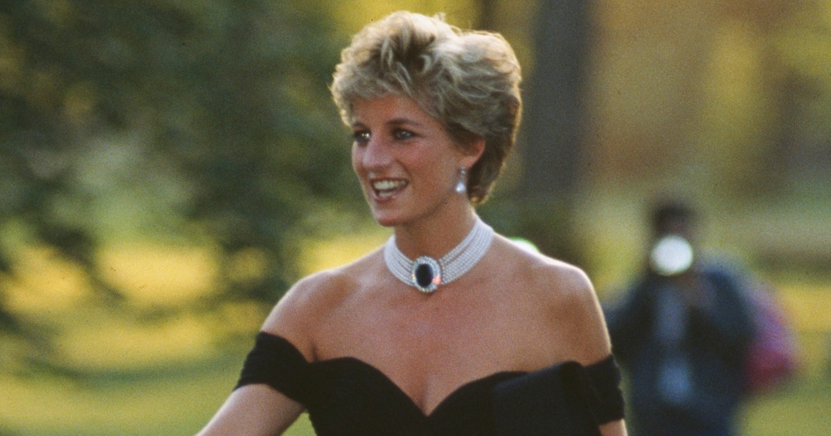 “La tiara” ricrea l’iconico “abito della vendetta” della principessa Diana