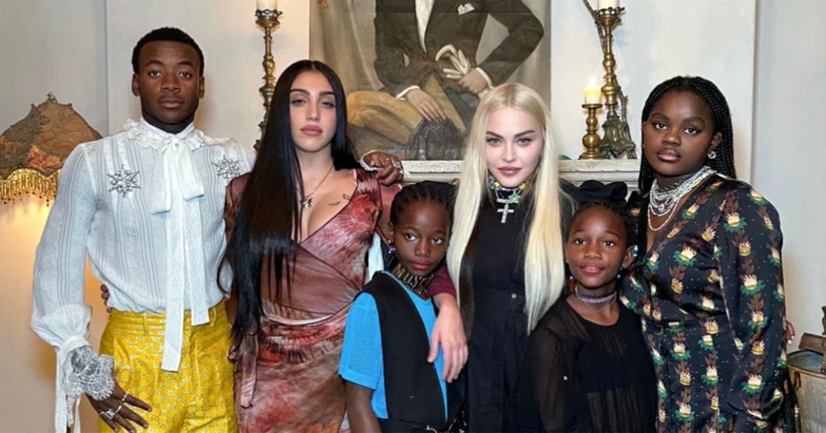 Madonna celebrates Thanksgiving with 5 of her children