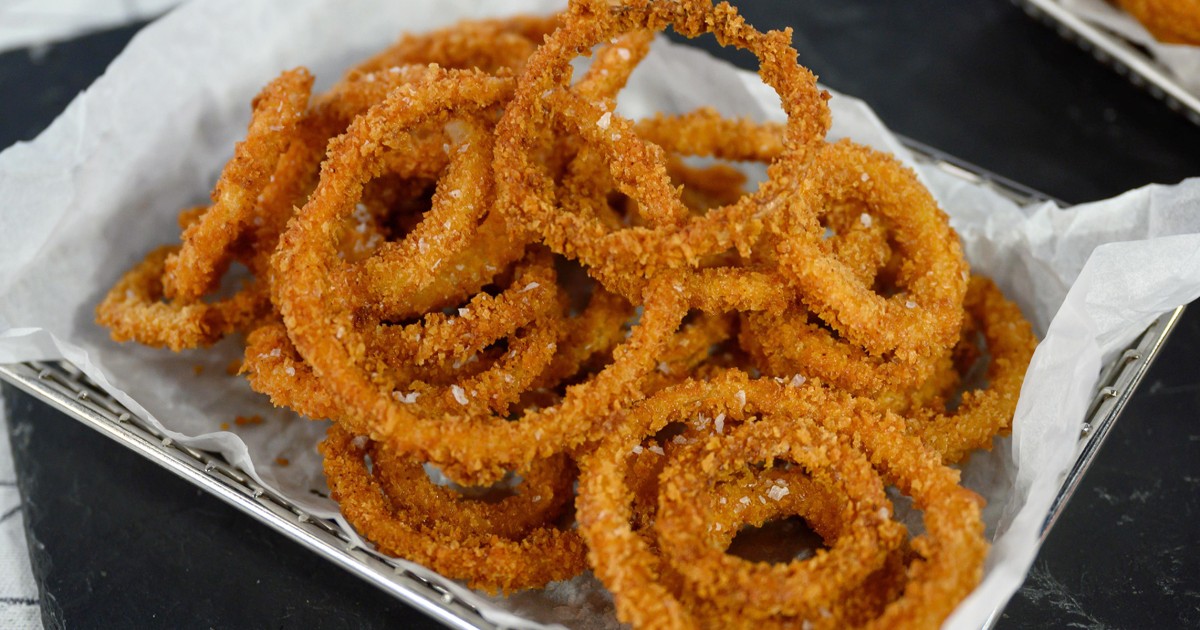 Deep-fried crispy onion rings