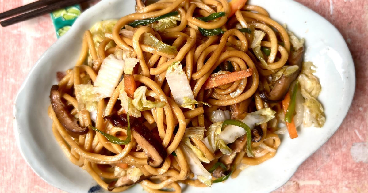 Learn how to make Singapore noodles, cashew chicken and vegetable lo mein