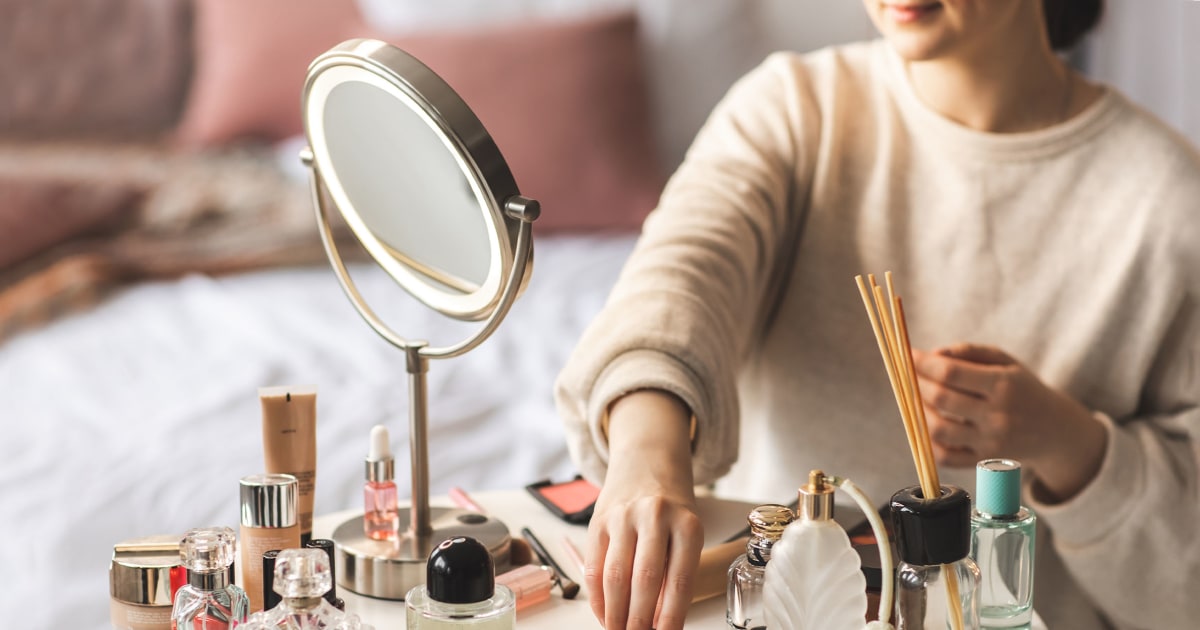 21 best lighted makeup mirrors, plus tips from a makeup artist