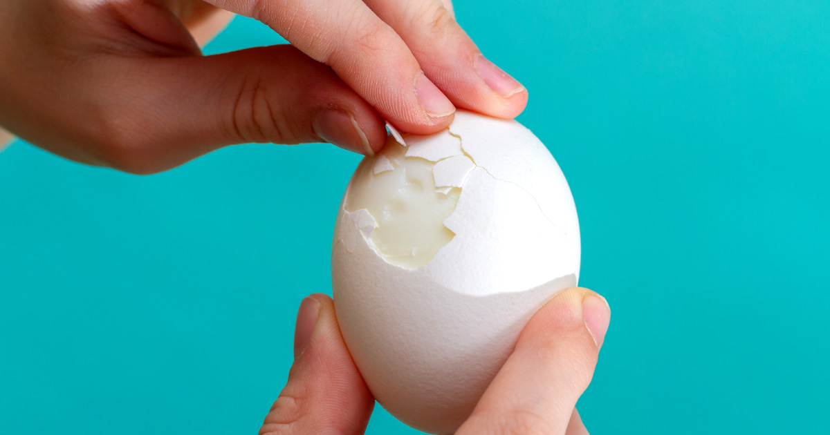 Hard-Boiled Egg Peeler, How to shed an eggshell in seconds.   By Grommet