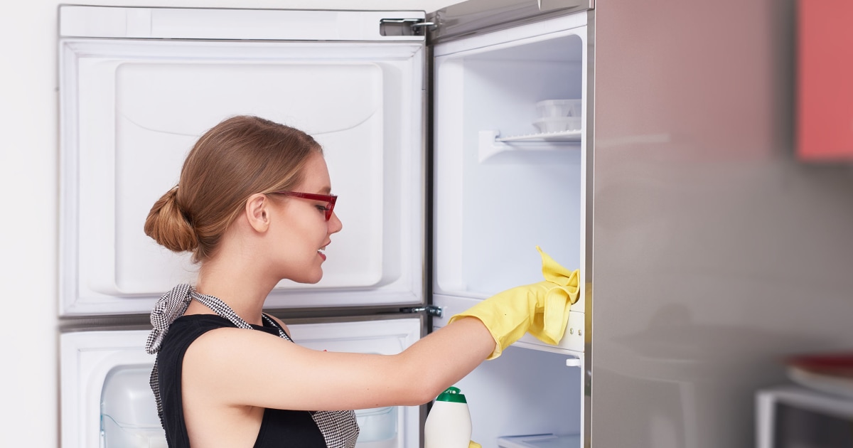 How to Clean a Refrigerator (The Right Way)