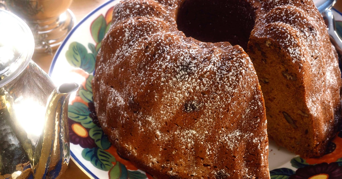 Easy Spiced Gingerbread Bundt Cake - Cosette's Kitchen