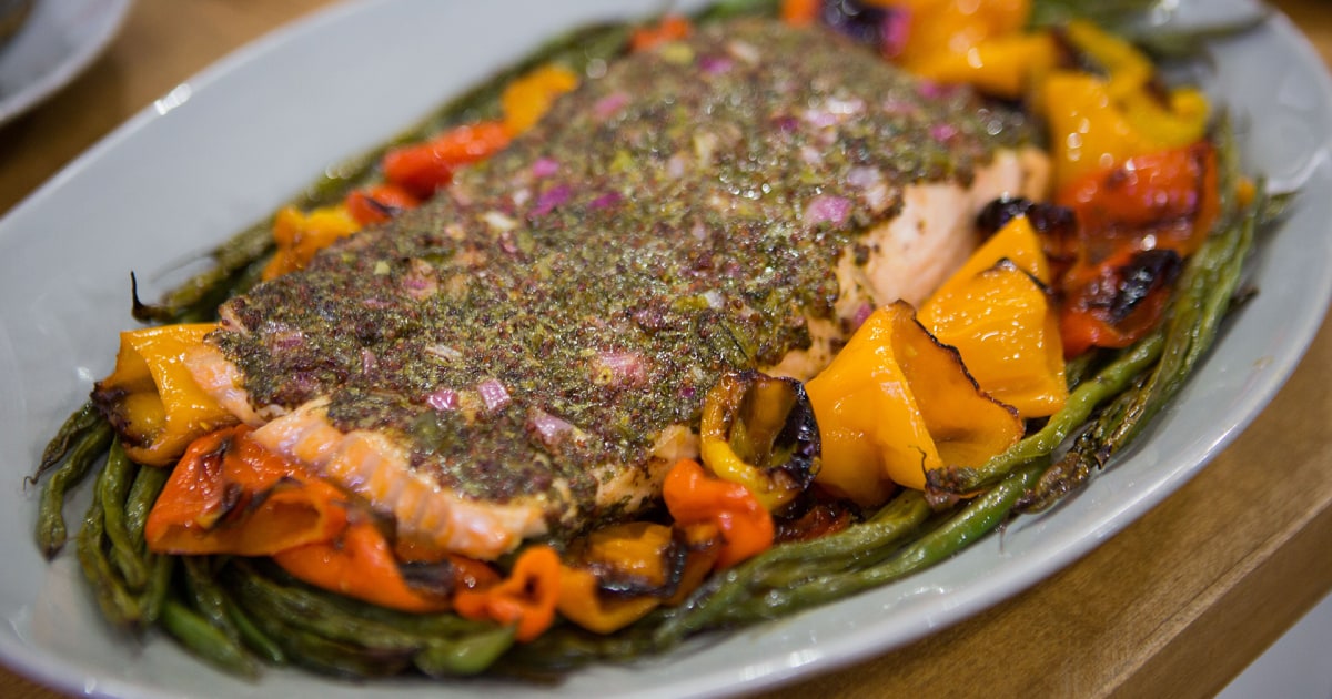 One-Pan Mustard Salmon with Peppers and Green Beans Recipe