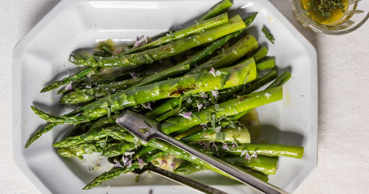 This dish is simply spring on a platter! Served warm or room temperature, it’s the perfect side for brunches, lunches and light suppers.