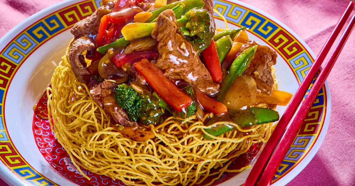 Adapted from Chinese cuisine, Mì xào giòn features egg noodles fried in a wok so they form a little nest, smothered with a saucy stir-fry, so you get a delicious combination of crispy and soggy bits.
