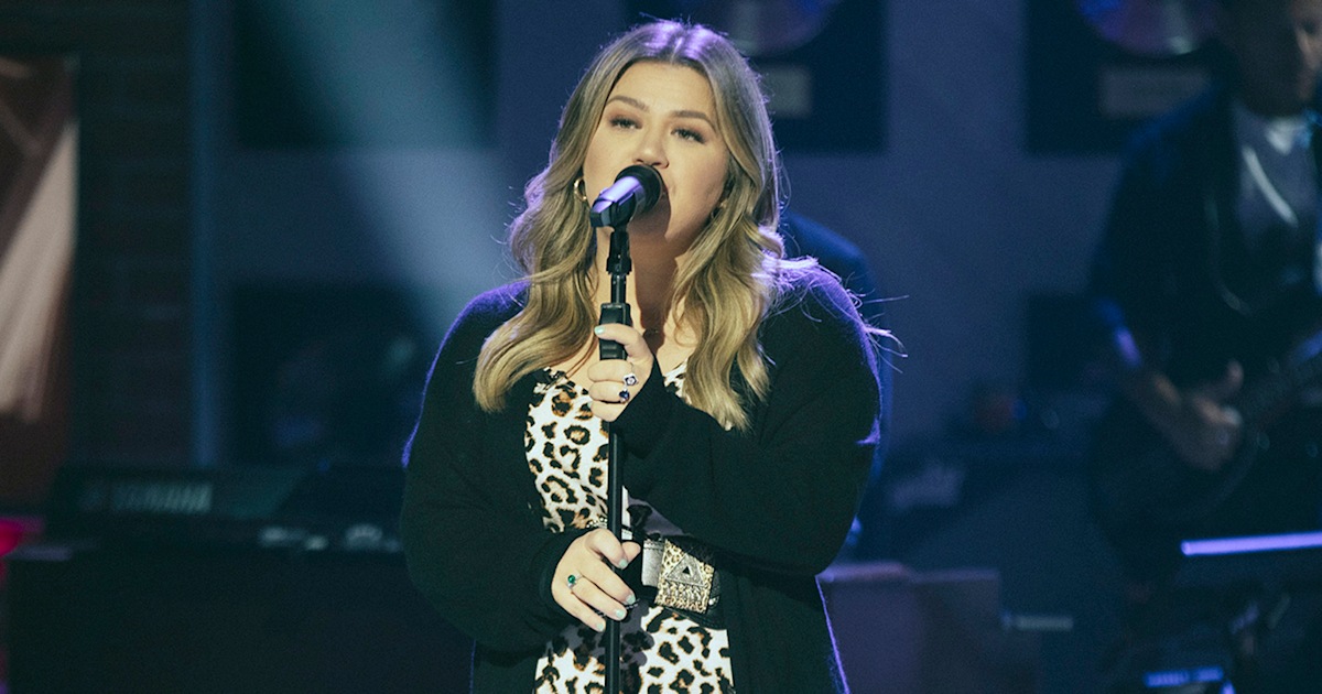Kelly Clarkson covers Spin Doctors' 'Two Princes' for 'Kellyoke'