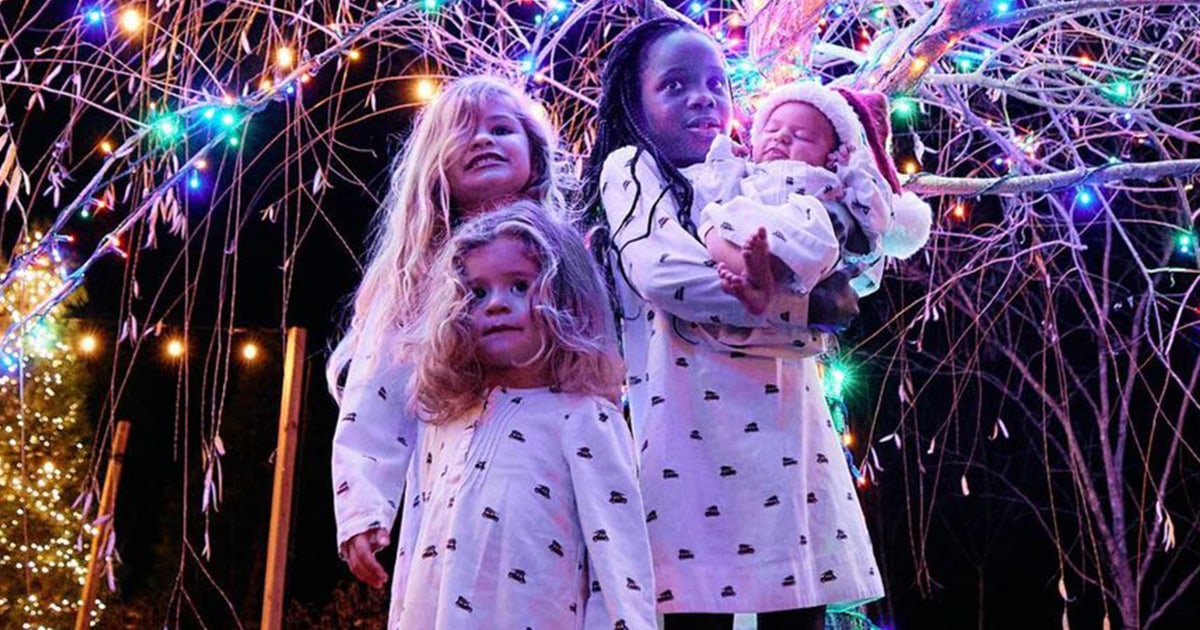 15 Celebrity Babies Who Celebrated Their First Christmas in 2021(00)