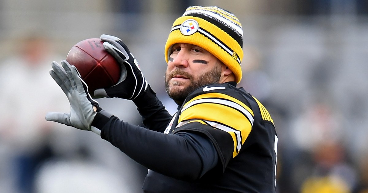Steelers quarterback Ben Roethlisberger announces retirement.