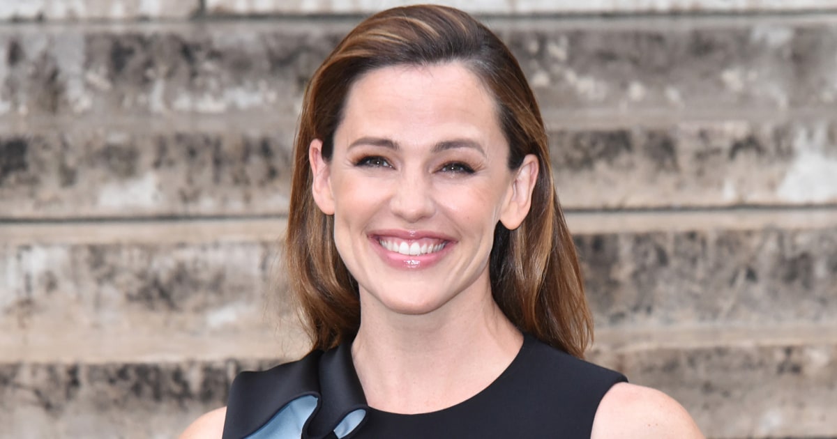 Jennifer Garner warns younger generation about cosmetic injectables