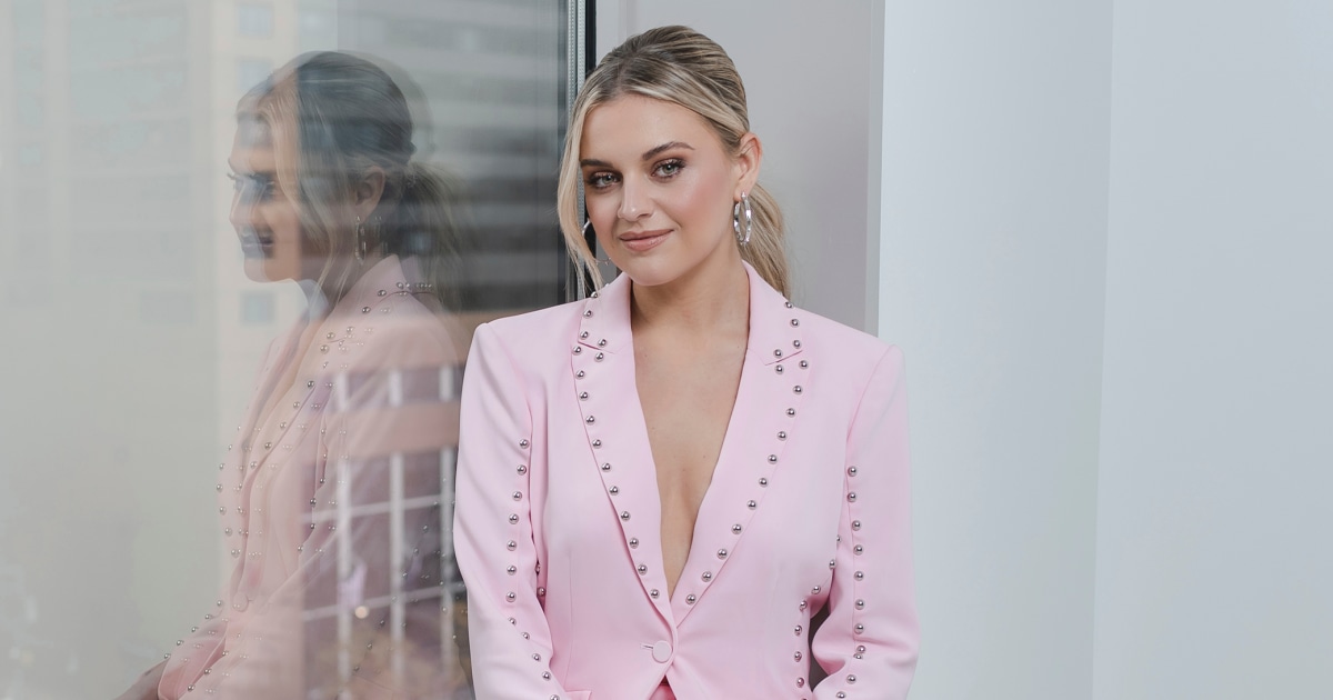 Kelsea Ballerini ospiterà in remoto i CMT Music Awards dopo essere risultata positiva al COVID-19