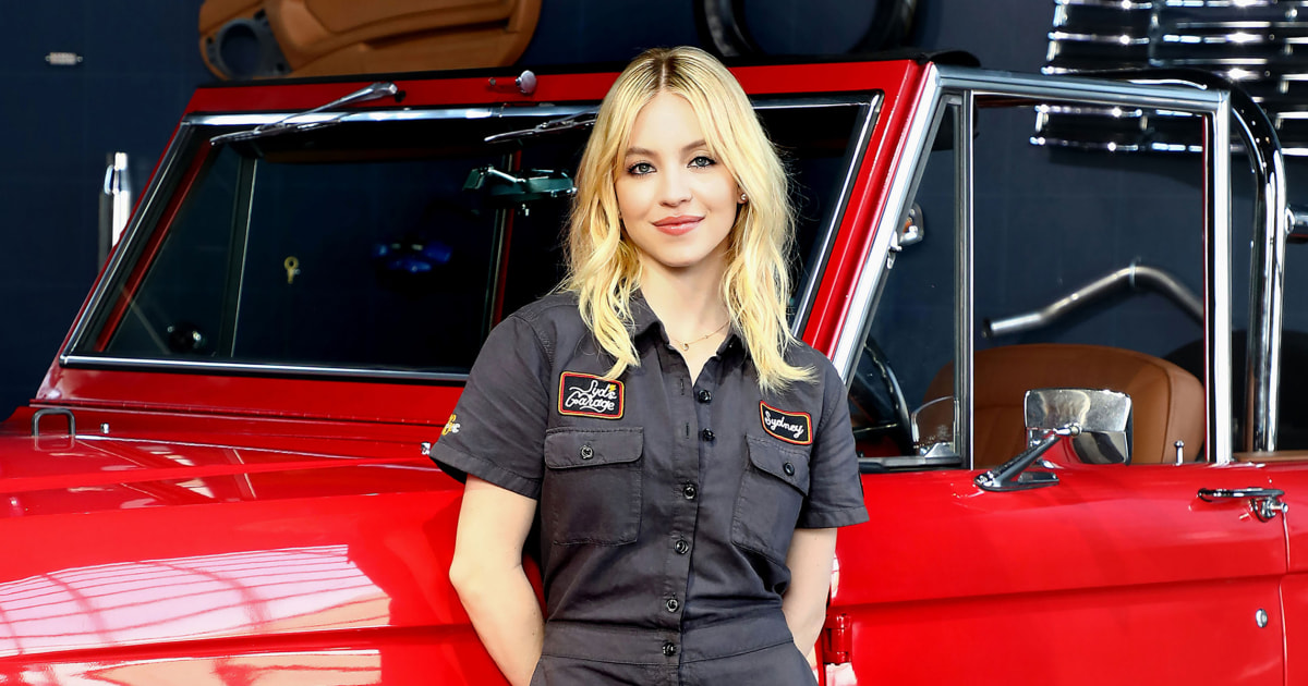 Sydney Sweeney Shows Off Refurbished 1969 Ford Bronco She Fixed Up Herself