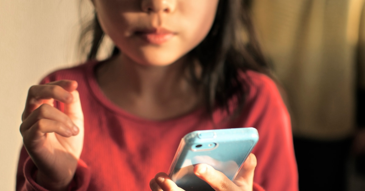 Should Kids Have Smartphones? Parents Debate Over Smartphones For Teens And Tweens