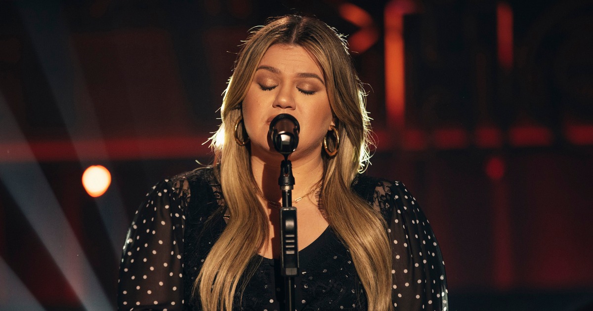 Kelly Clarkson will release an album of ‘Kellyoke’ covers — here are