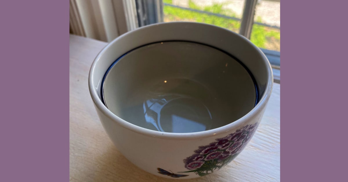 A woman unleashes her two ceramic bowls after a long Twitter saga