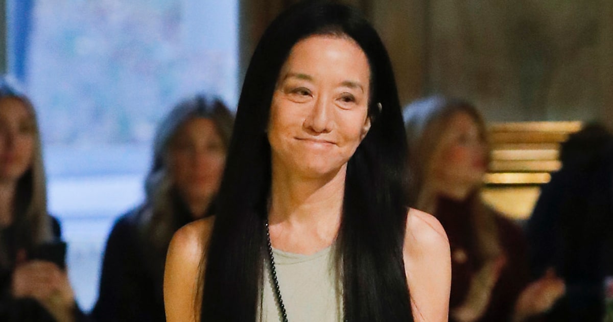 Vera Wang turns 73 with a pink outfit (and pink hair) at her party