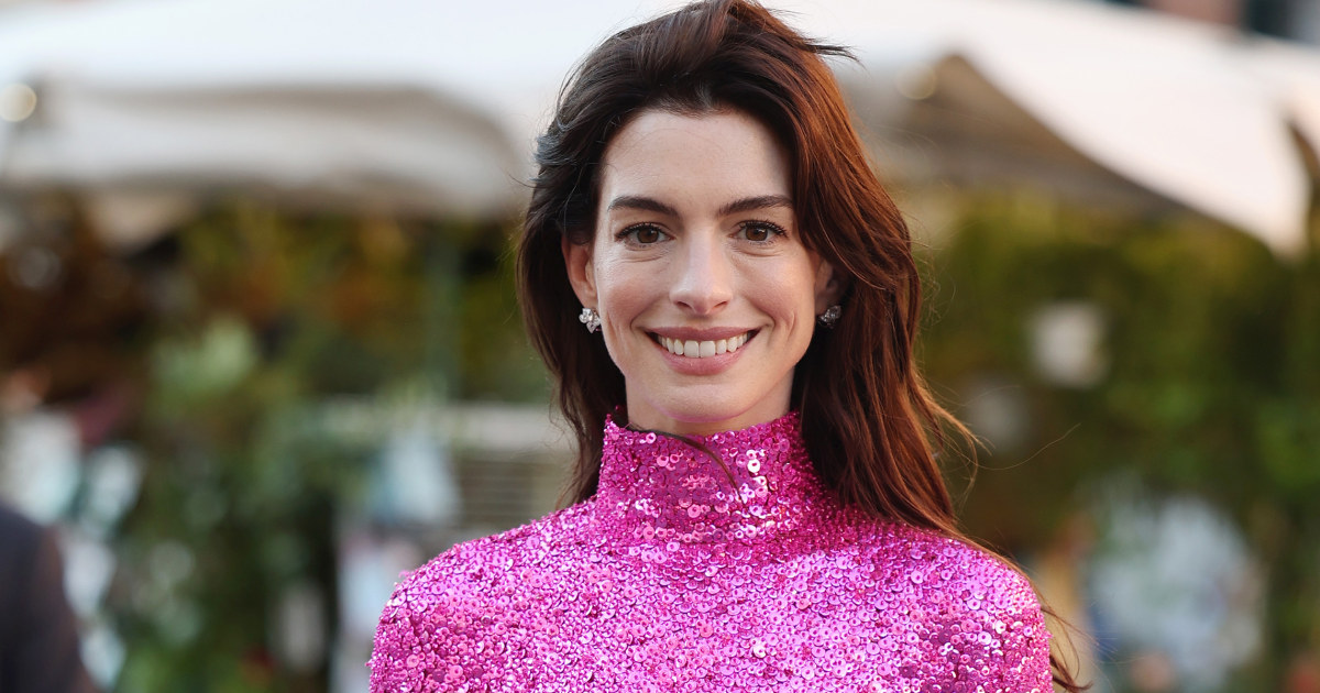 Anne Hathaway Channels Barbiecore At Valentino Fashion Show