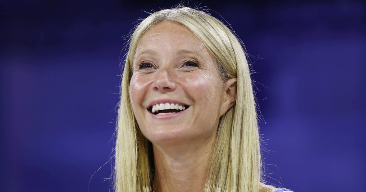 Gwyneth Paltrow And Daughter Apple Martin Look Alike In New Photos 