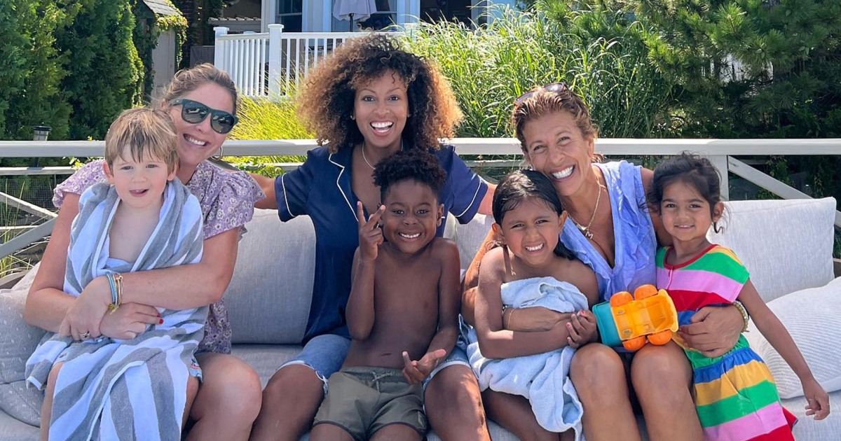 Hoda and Jenna have a 'little fun in the sun' with family at the beach —  see the pics