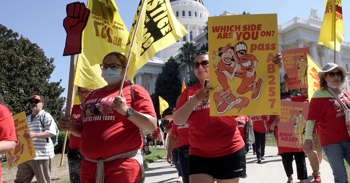 New California Law Could Raise The Fast Food Minimum Wage To An Hour