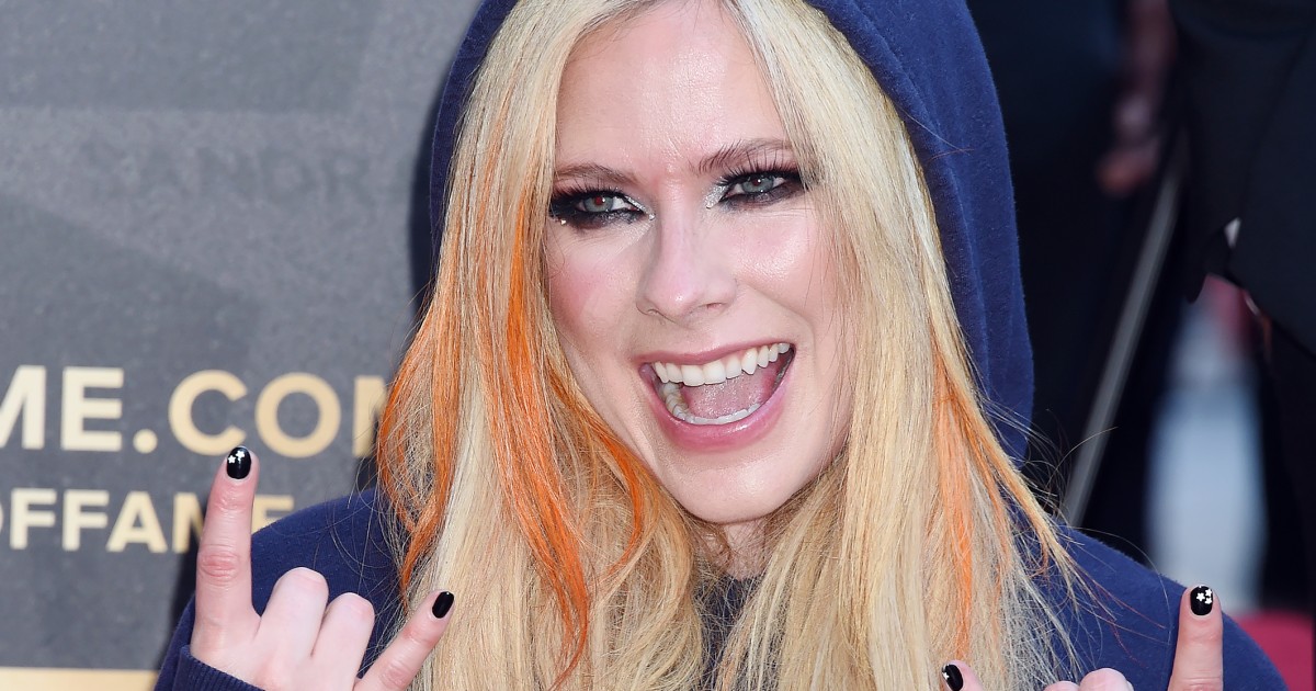 Chop! Avril Lavigne says goodbye to her signature long hair