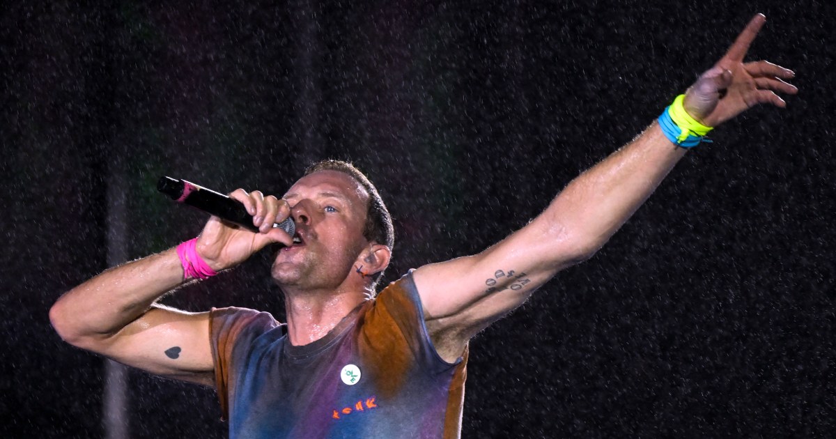 chris-martin-s-serious-lung-infection-causes-coldplay-to-postpone