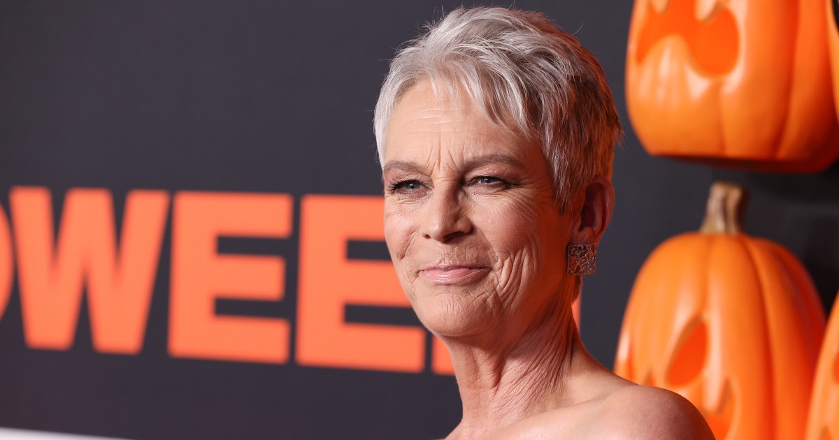 See Jamie Lee Curtis and daughters holding hands on the red carpet