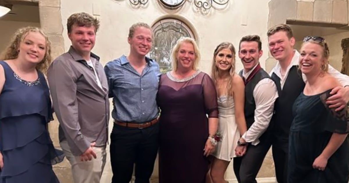‘Sister Wives’ Janelle Brown Shares Pics From Son Logan's Wedding