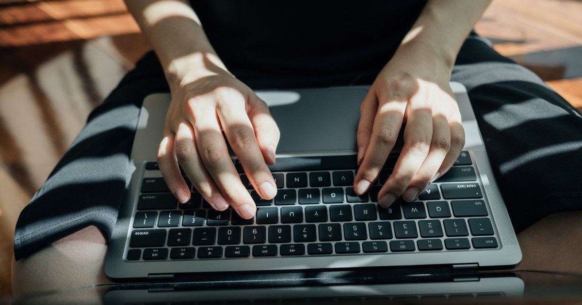 How to stay safe using Facebook Marketplace this holiday season