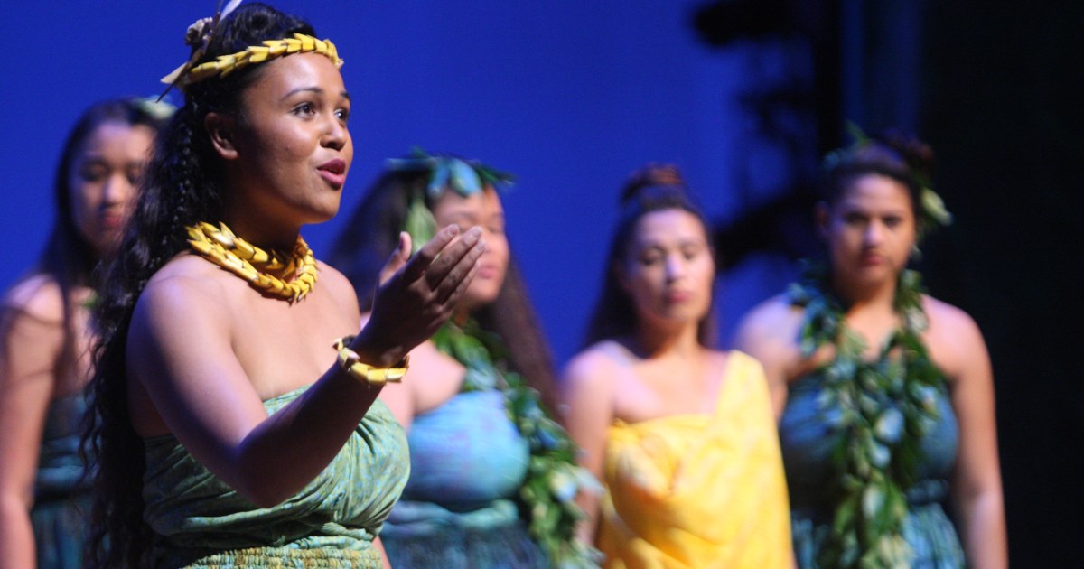 the-native-hawaiian-language-is-dying-this-theater-program-is