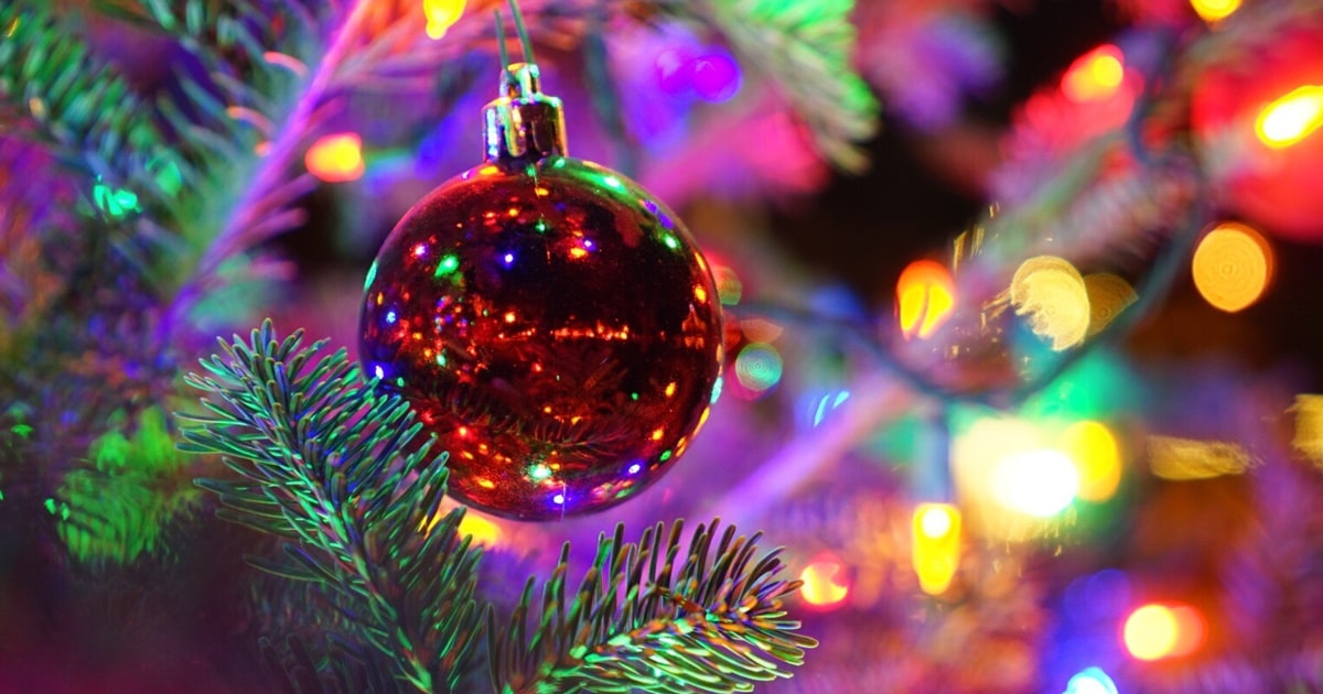 The history and meaning behind traditional Christmas colors