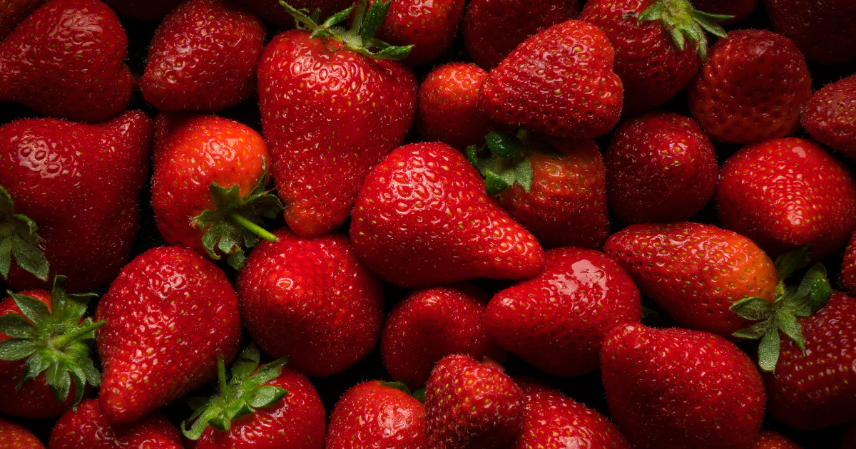 How Many Calories in a Strawberry? A Dietitian Explains