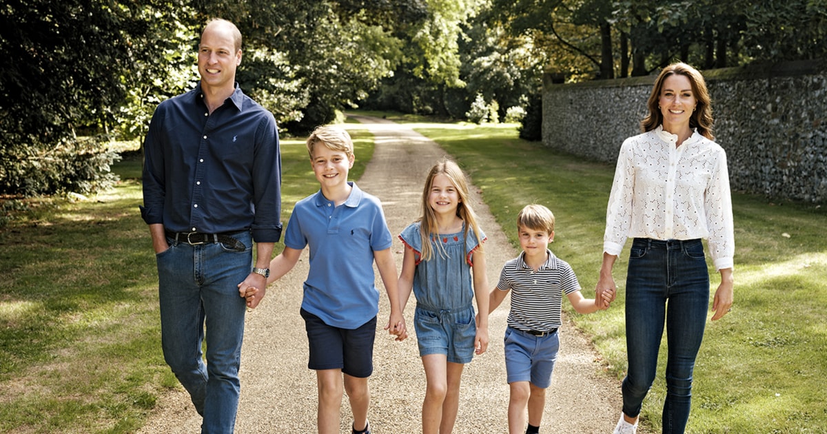 #Prince William, Kate Middleton Pose with Kids in 2022 Christmas Card